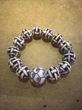 Vintage 1940s ceramic stretch bead bracelet